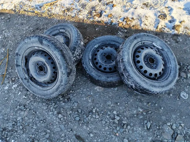 Продам диски с резиной 175/65 R14 4x100 - Запчасти в Владивосток