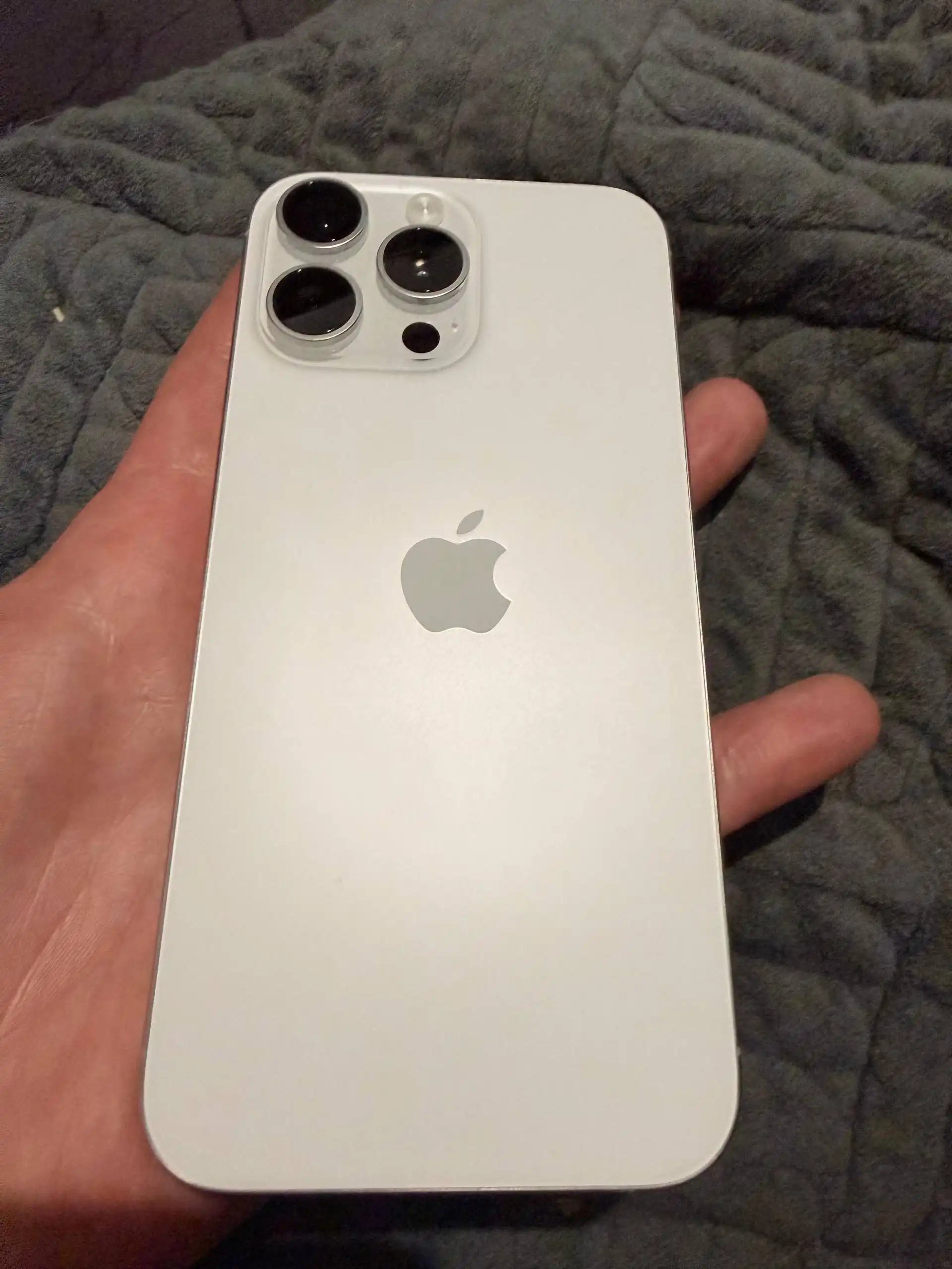 Продам iPhone 16 Pro Max 256 ГБ белый - Смартфоны (Электроника) в Владивосток