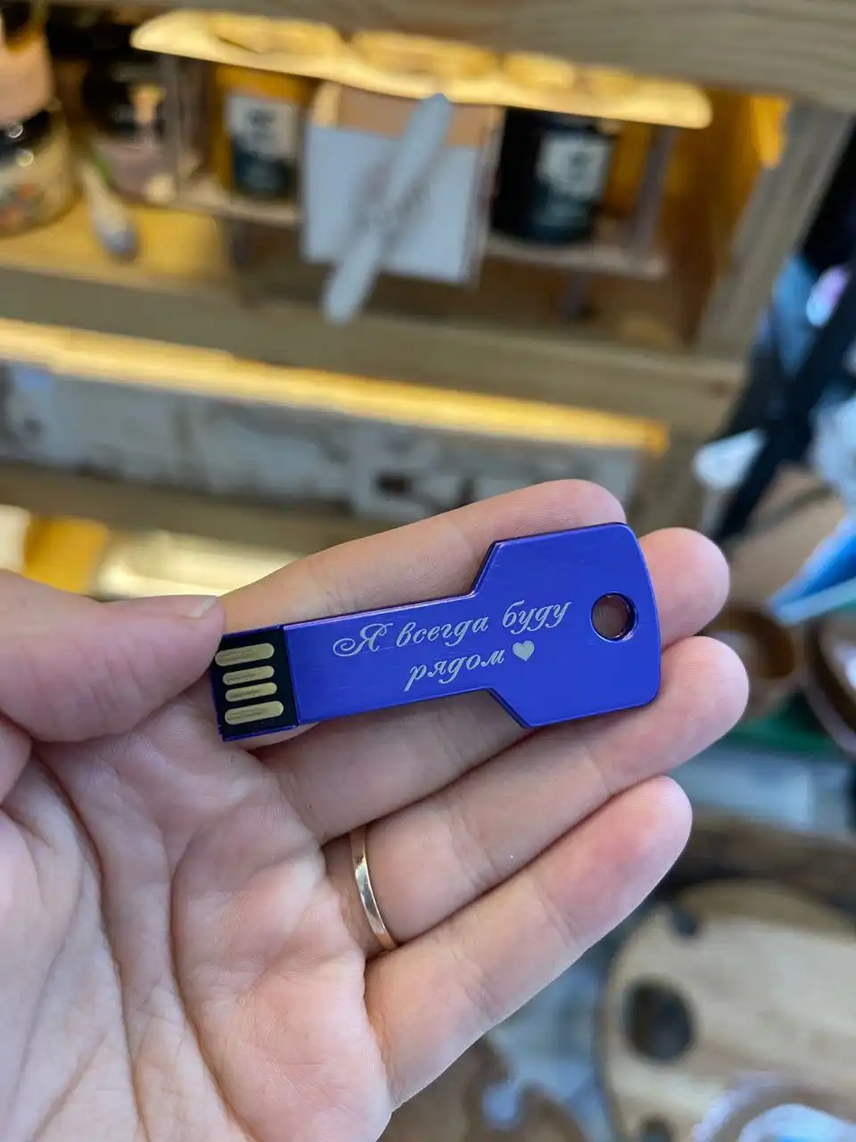 Флешки с гравировкой - Флешки (Электроника) в Владивосток