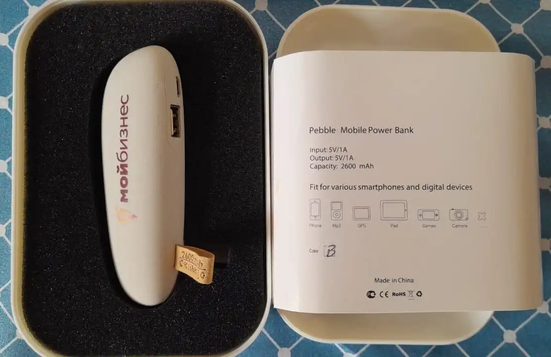 Продажа новых худи 2XL и внешнего аккумулятора 2600 mah - Одежда в Владивосток