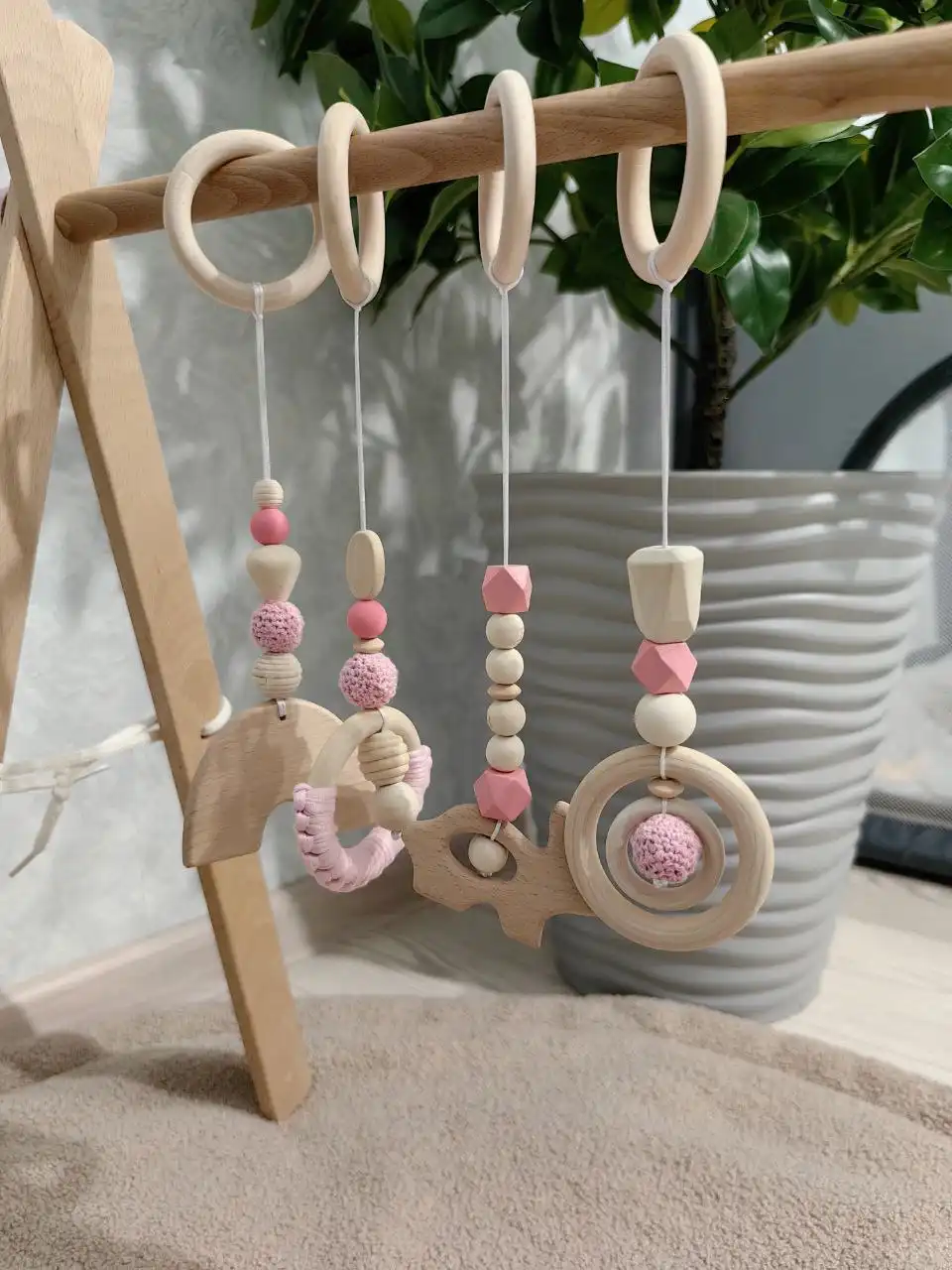 Продам деревянный мобиль (стойка Монтессори) для малышей - Развивающие игрушки (Товары для детей) в Владивосток