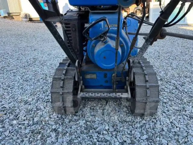 Снегоуборщик Yamaha YSM555 на гусеницах - Садово-огородная техника (Барахолка) в Надеждинск