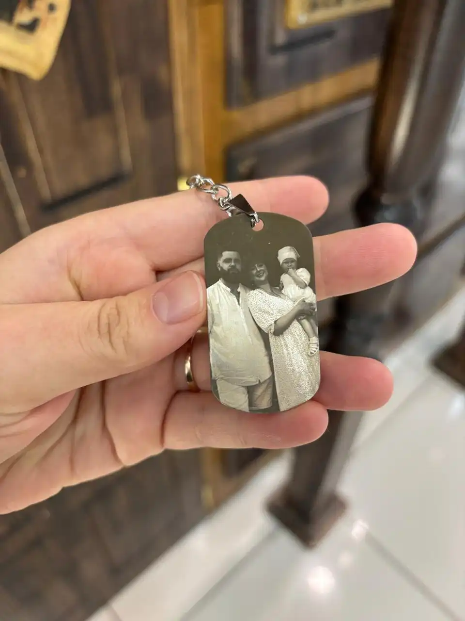 Фотогравировка на жетонах из ювелирной стали - Гравировка (Услуги) в Владивосток