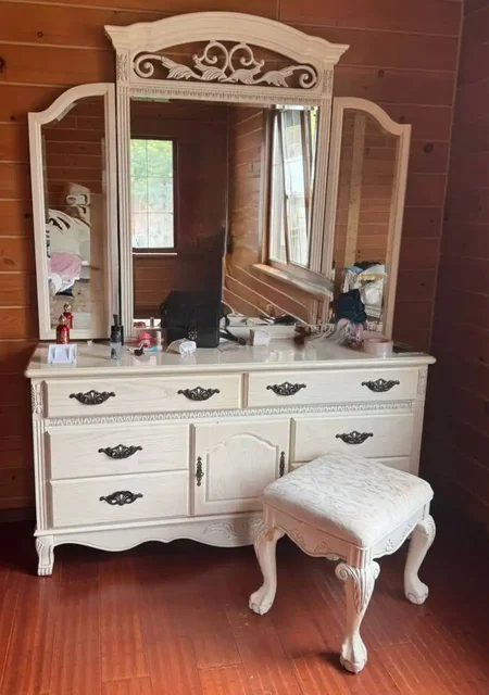 Продажа антикварного спального гарнитура - DVD диски в Владивосток