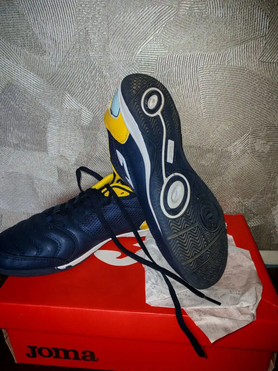 Футбольные бутсы, размер 41 - Хобби и отдых в Владивосток