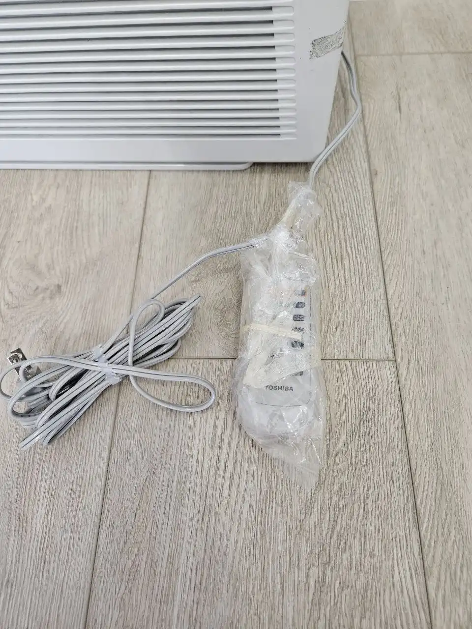 Очиститель воздуха Toshiba CAF-34H1 с фильтром и пультом - Климатическая техника (Электроника) в Владивосток