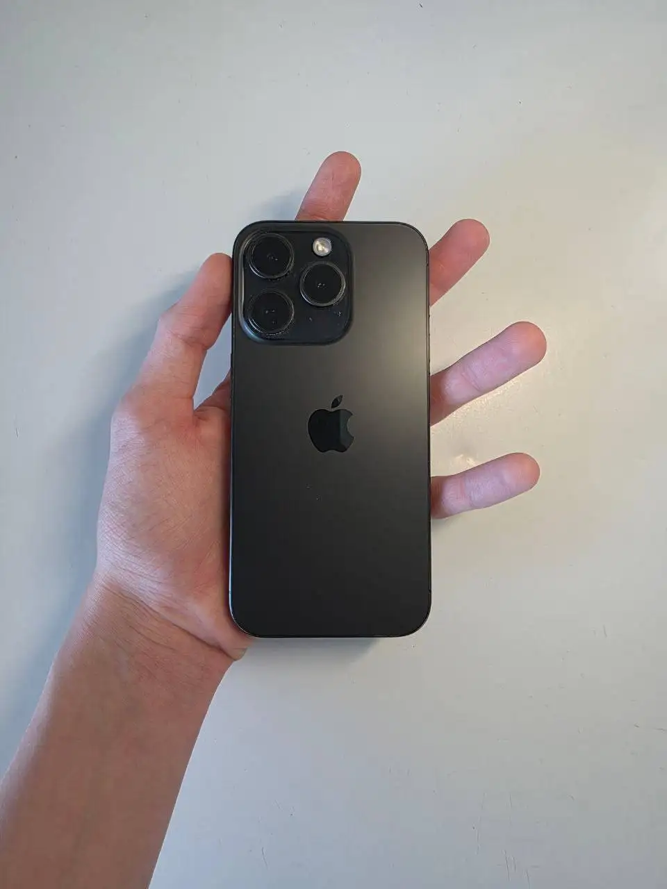 Продается iPhone 15 Pro 256GB черный - Смартфоны (Электроника) в Владивосток