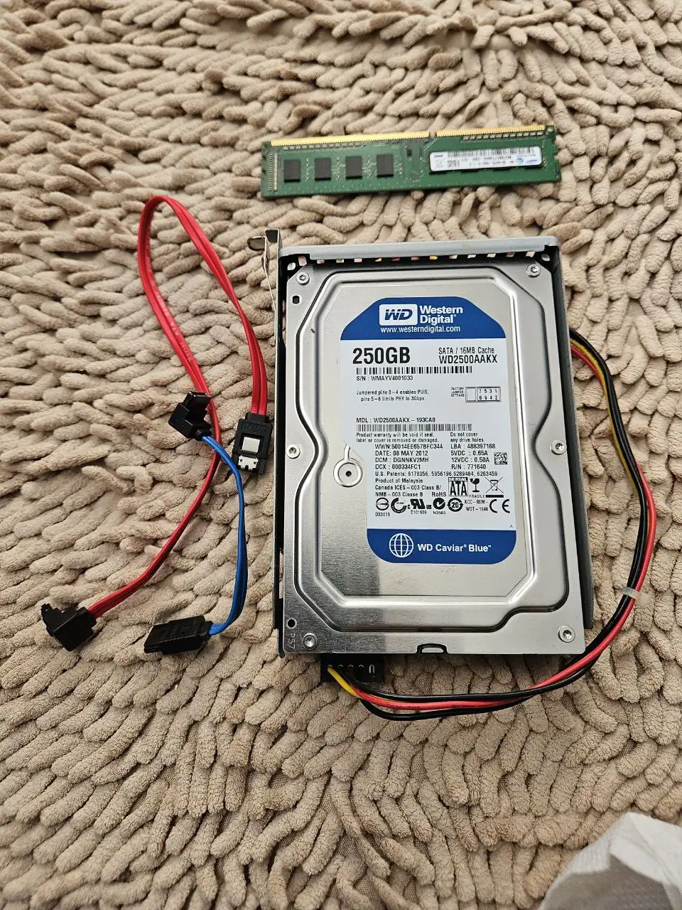 Жесткий диск Western Digital 250Gb и оперативная память DDR3 2GB б/у - Компьютерные комплектующие (Электроника) в Владивосток