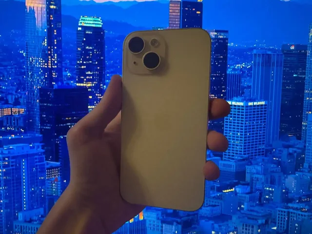 Продажа iPhone 15 128 ГБ в отличном состоянии - Смартфоны в Владивосток