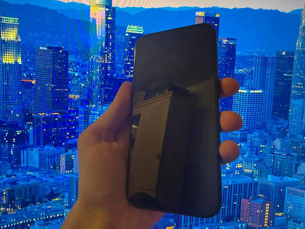 Продажа iPhone 16 256 ГБ черного цвета - Смартфоны (Электроника) в Владивосток