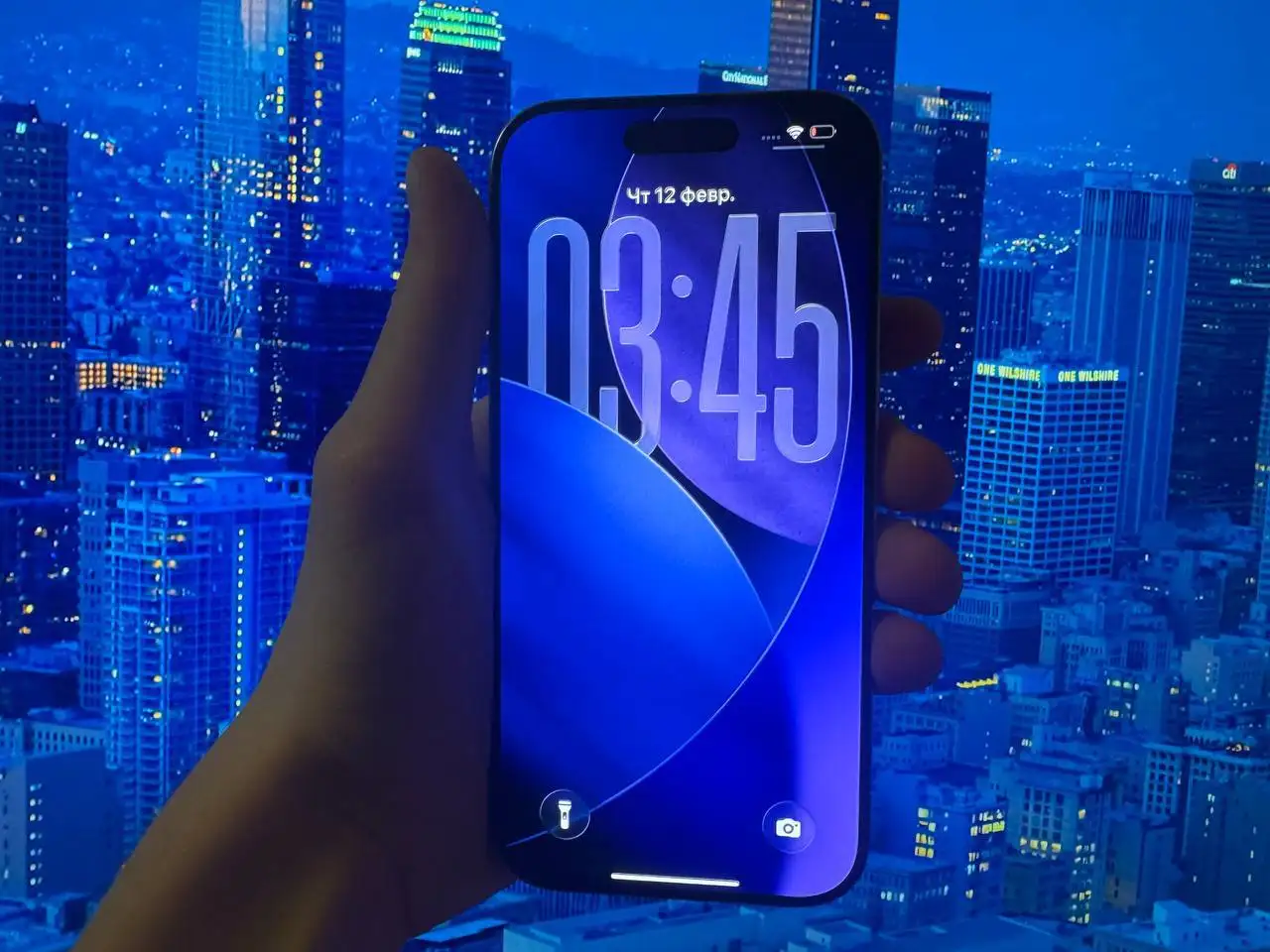 Продажа iPhone 16 Pro в идеальном состоянии - Смартфоны и телефоны (Электроника) в Владивосток