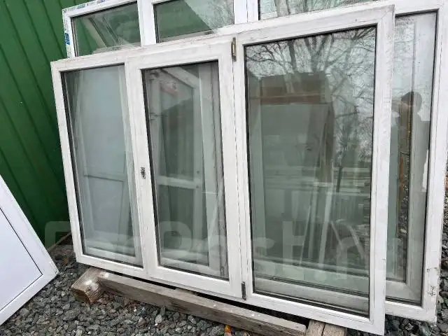 Пластиковое окно с трещиной - Окна и двери (Для дома и дачи) в Надеждинск