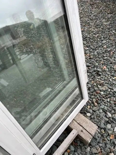 Пластиковое окно с трещиной - Окна и двери (Для дома и дачи) в Надеждинск