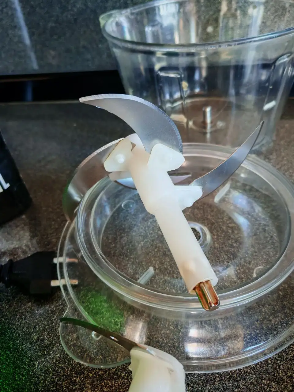 Продам измельчитель Молния б/у - Кухонная техника (Для дома и дачи) в Владивосток