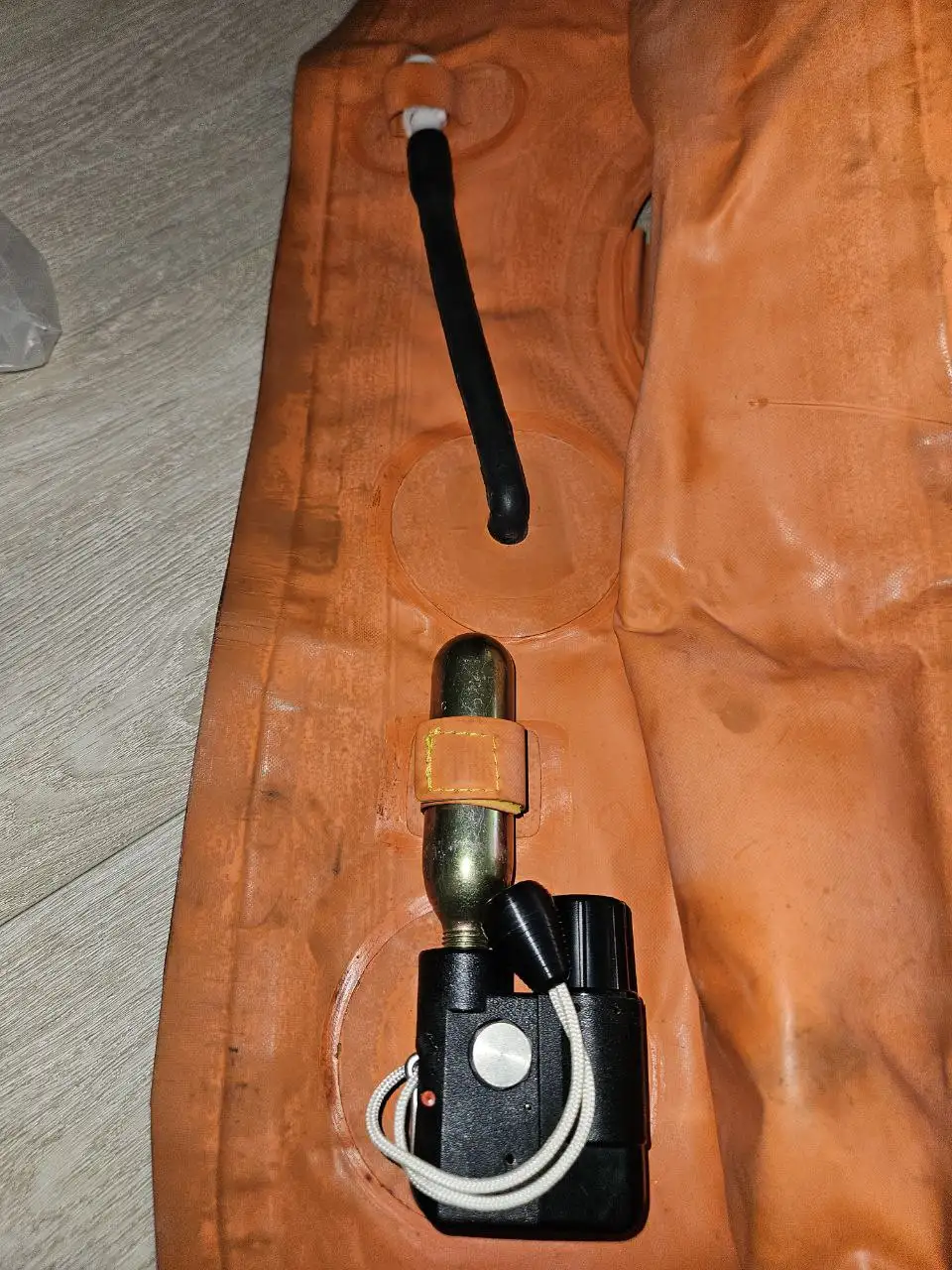 Жилет спасательный надувной взрослый двухсторонний - Туризм и рыбалка (Хобби и отдых) в Владивосток