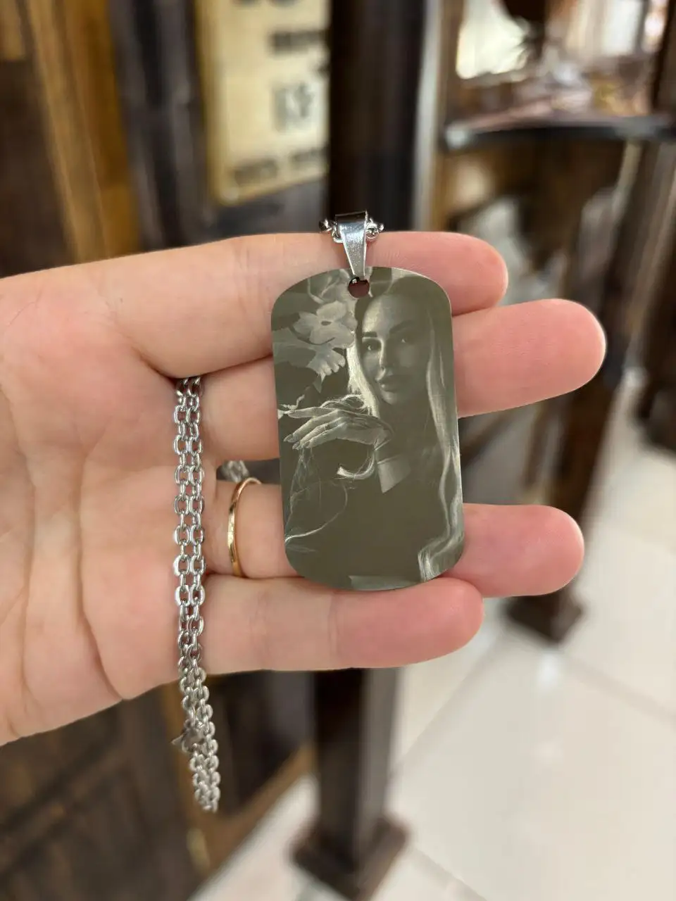 Фотогравировка на кулонах из ювелирной стали - Фотогравировка (Услуги) в Владивосток