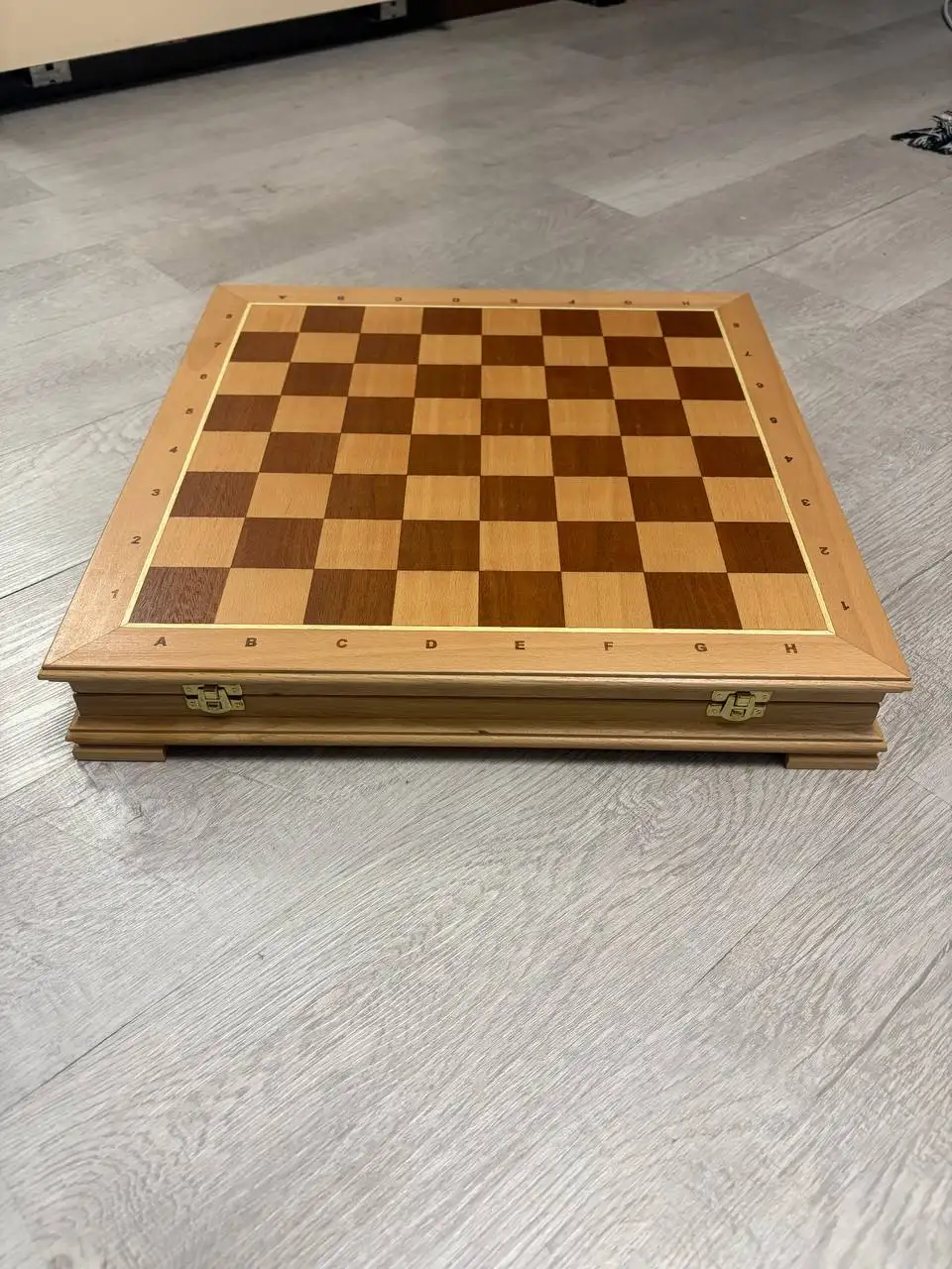 Подарочные шахматы из дуба 43х43 см - Настольные игры (Хобби и отдых) в Владивосток