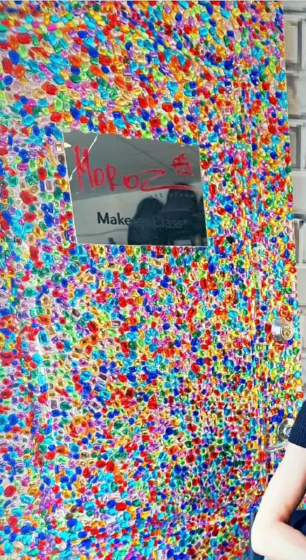 Межкомнатная дверь, обклеенная стразами - Двери (Для дома и дачи) в Владивосток