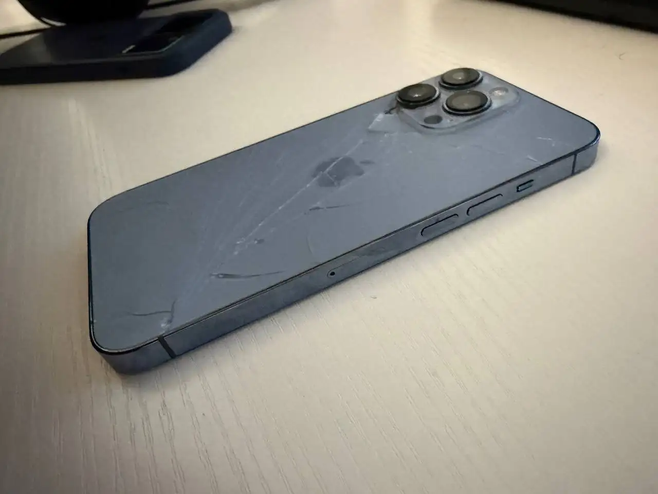 iPhone 13 Pro 256gb в отличном состоянии с заменённым аккумулятором и дисплеем - Смартфоны (Электроника) в Владивосток