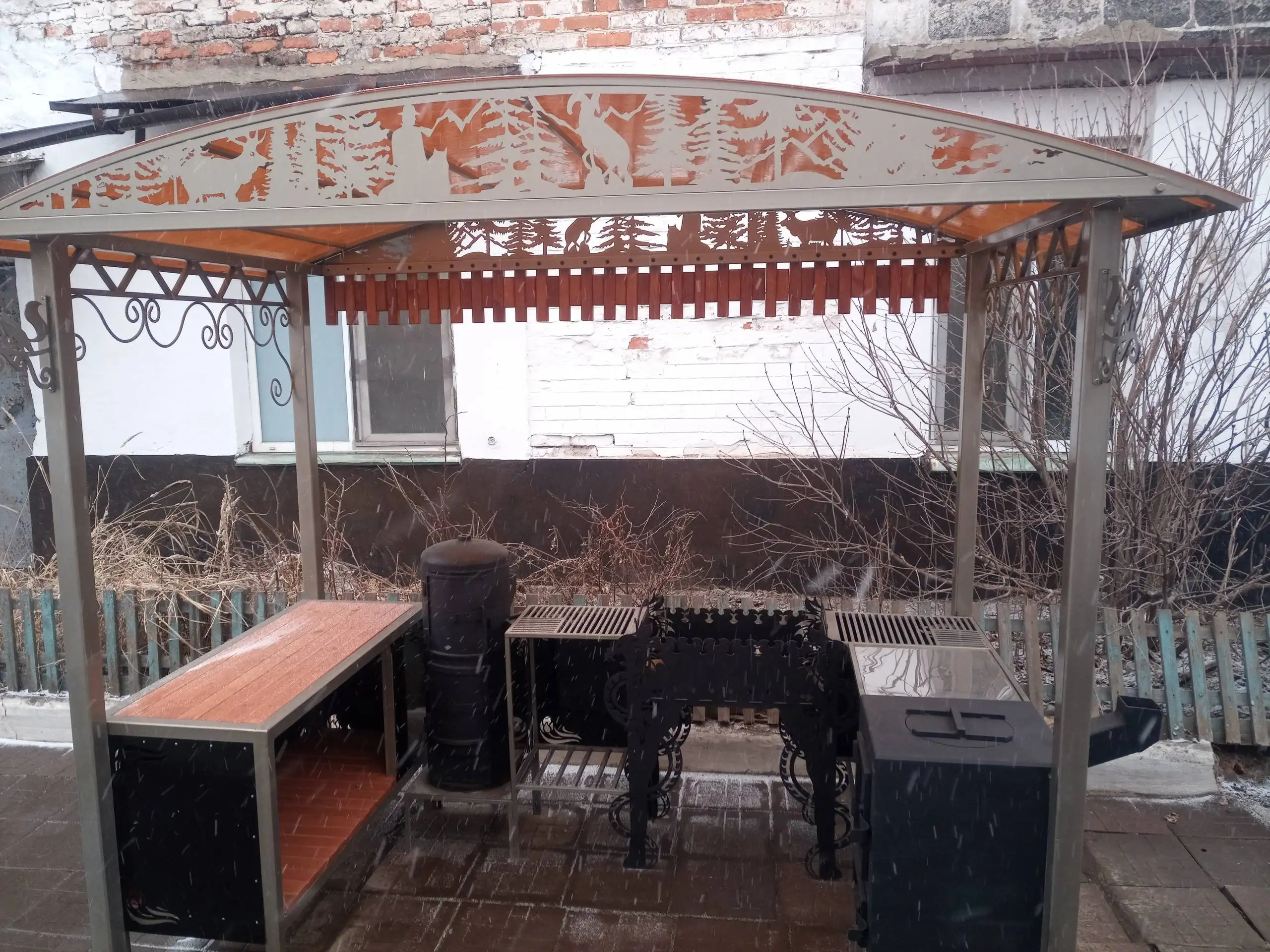 Мангальная зона с коптильней и печью для казана - Садовые и дачные товары (Барахолка) в Владивосток