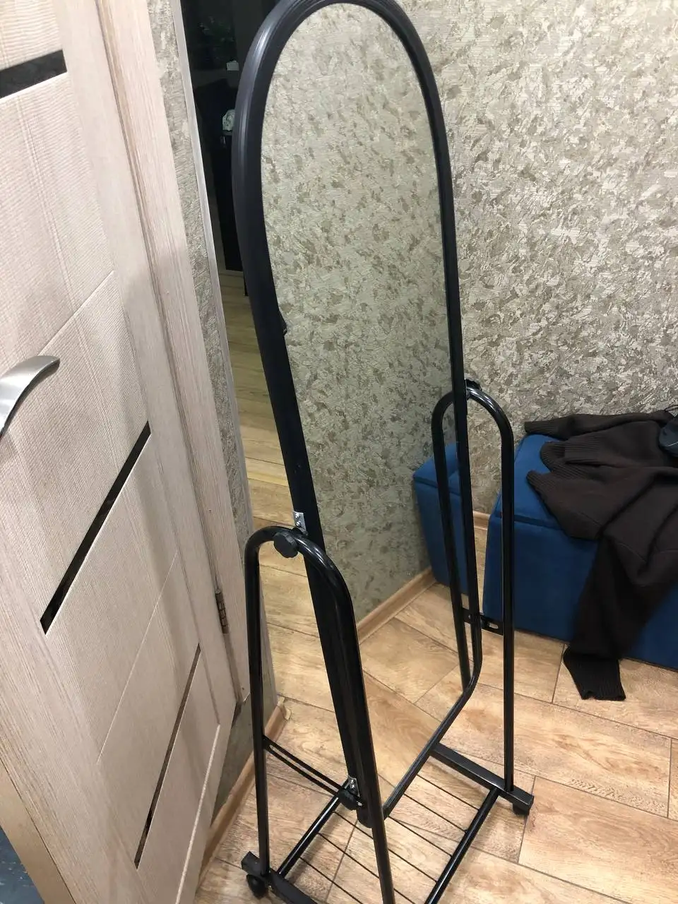 Продам зеркало на колесиках с полкой - Для дома и дачи в Владивосток