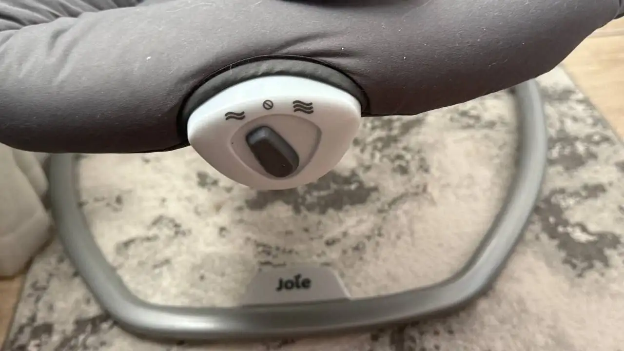 Укачивающий центр, колыбельная, вибромассаж - Барахолка в Владивосток