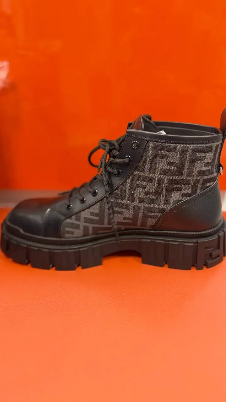 Ботинки Fendi, размер 42 - Обувь (Одежда) в Владивосток