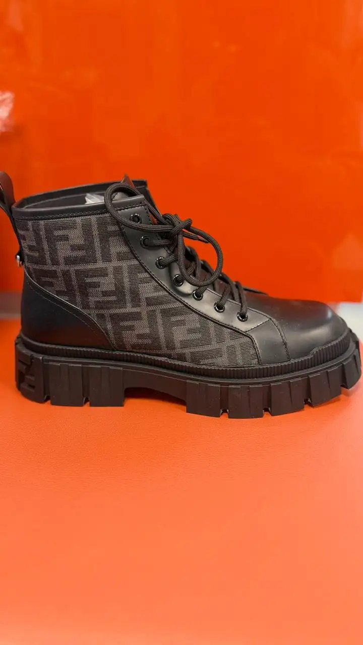Ботинки Fendi, размер 42 - Обувь (Одежда) в Владивосток