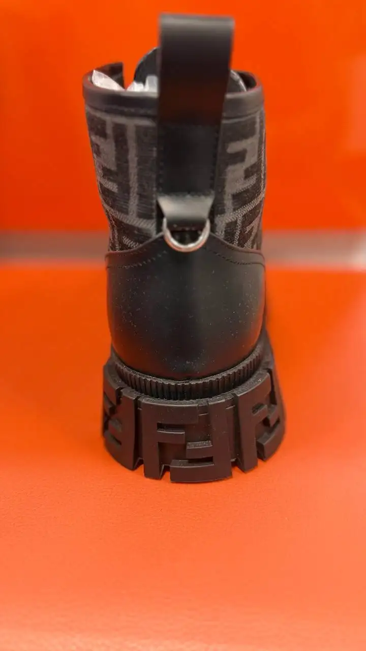 Ботинки Fendi, размер 42 - Обувь (Одежда) в Владивосток