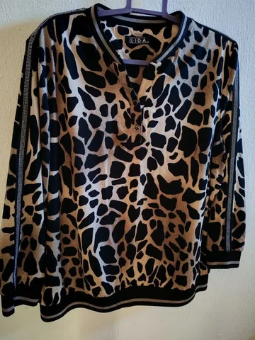 Блуза б/у отличного качества - Верхняя одежда и джинсы в Владивосток