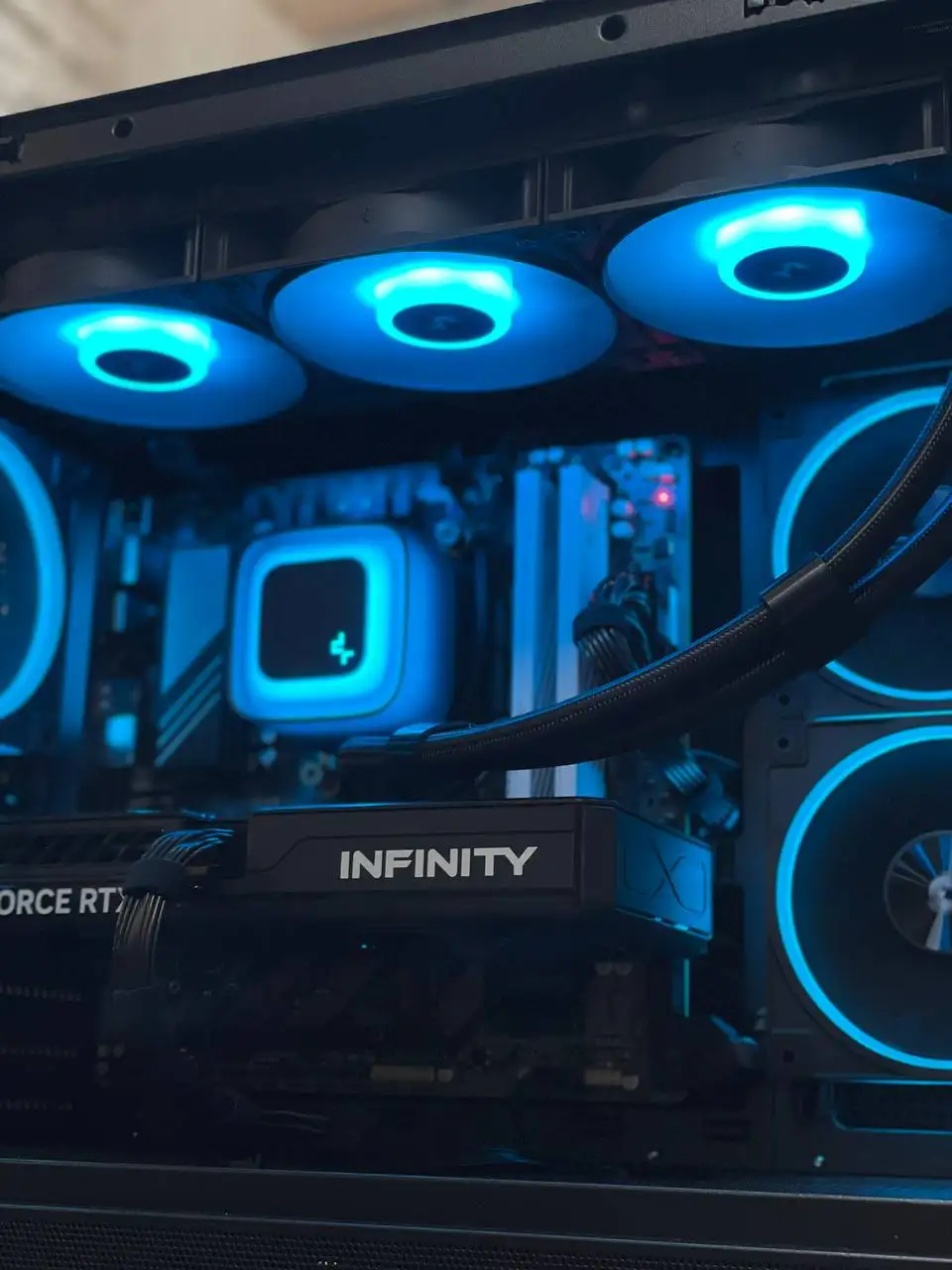 Игровой компьютер AMD R5 7500F / RTX 5060 / 32GB DDR5 - Компьютеры и комплектующие (Электроника) в Владивосток