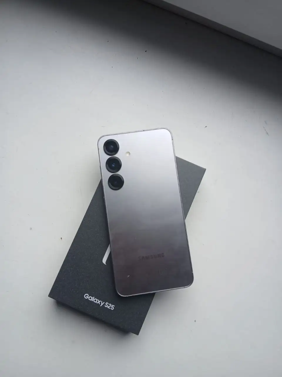 Продам Samsung Galaxy S25 128 ГБ - Смартфоны и гаджеты (Электроника) в Владивосток