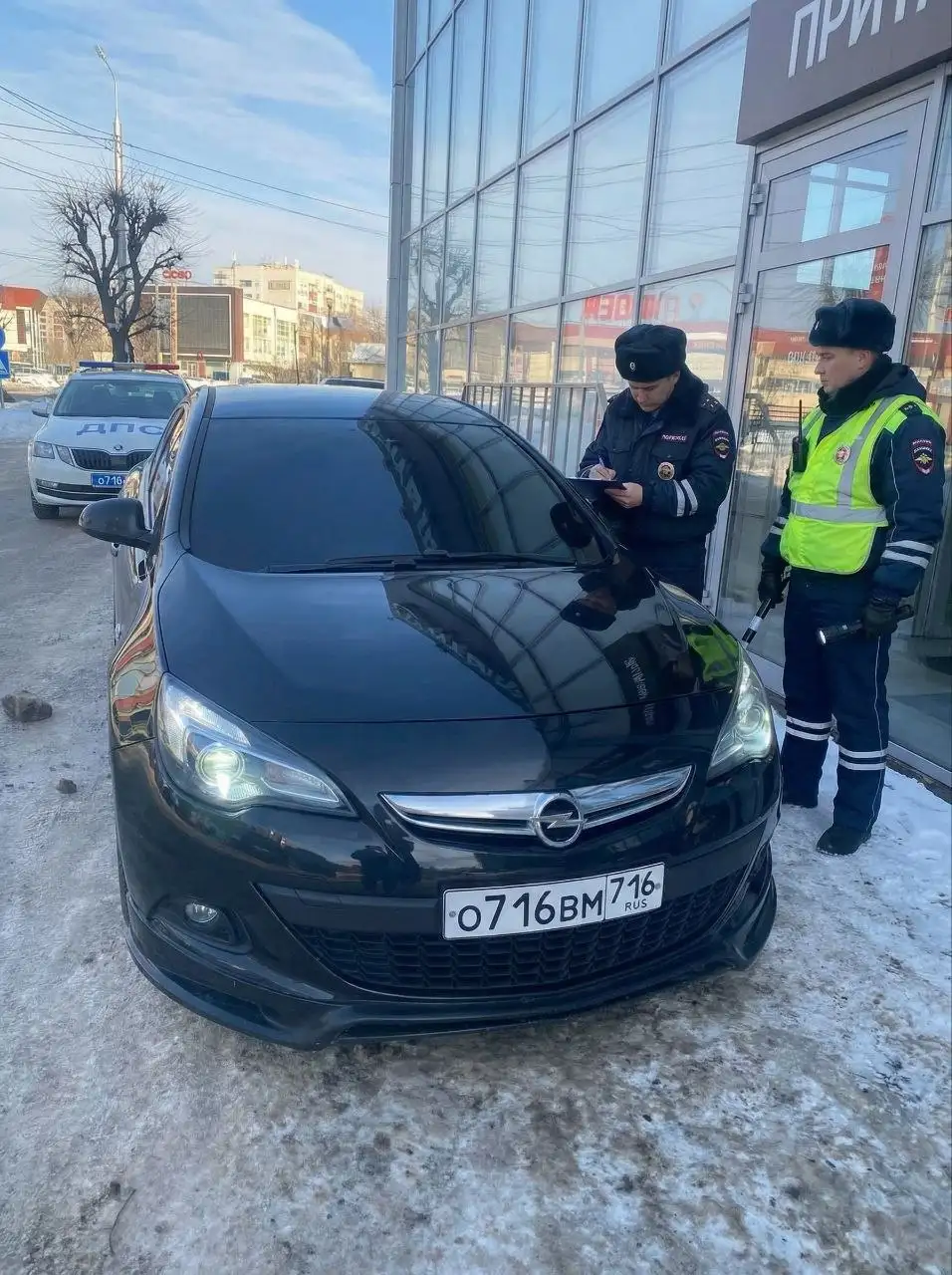 Фото 3D моделей машин и фото машин с сотрудниками ДПС - Фотография (Хобби и отдых) в Владивосток