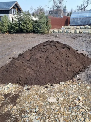 Чернозем сеяный пушистый от 1 до 3 кубов - Стройматериалы в Владивосток