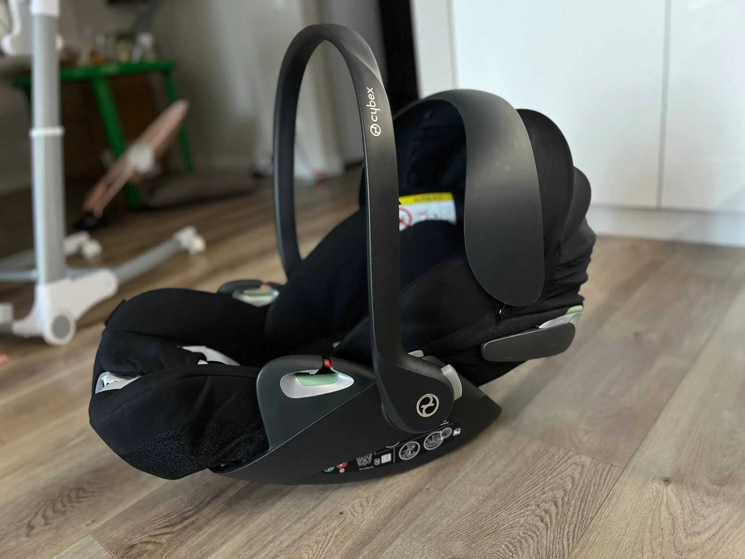 Автолюлька Cybex Cloud T i-Size в идеальном состоянии - Автокресла (Товары для детей) в Владивосток