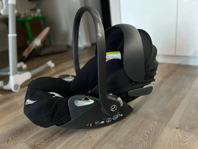 Автолюлька Cybex Cloud T i-Size в идеальном состоянии - Велосипеды детские в Владивосток