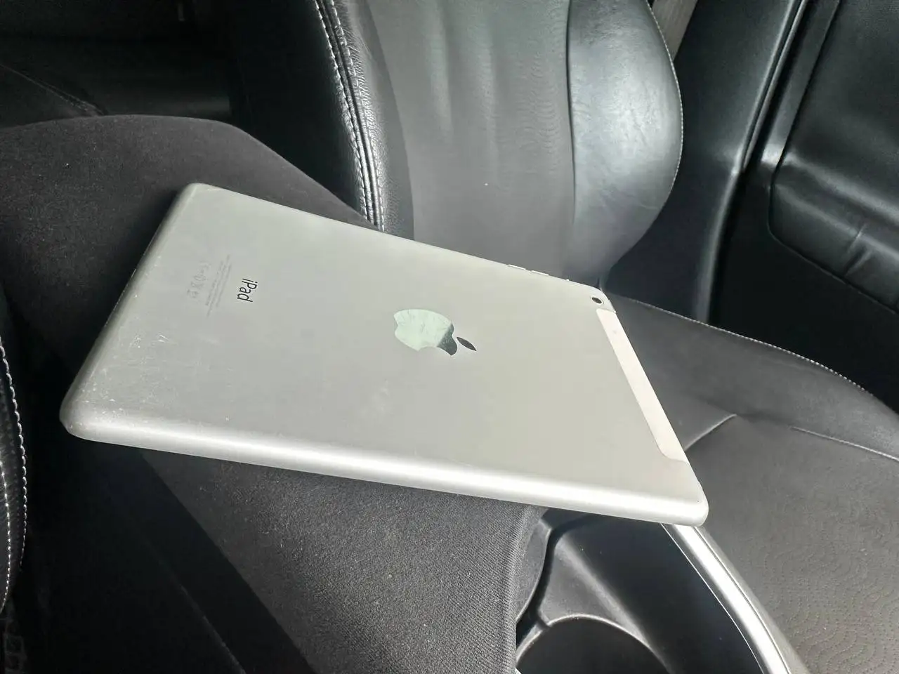 Продается iPad 4 mini - Планшеты (Электроника) в Владивосток