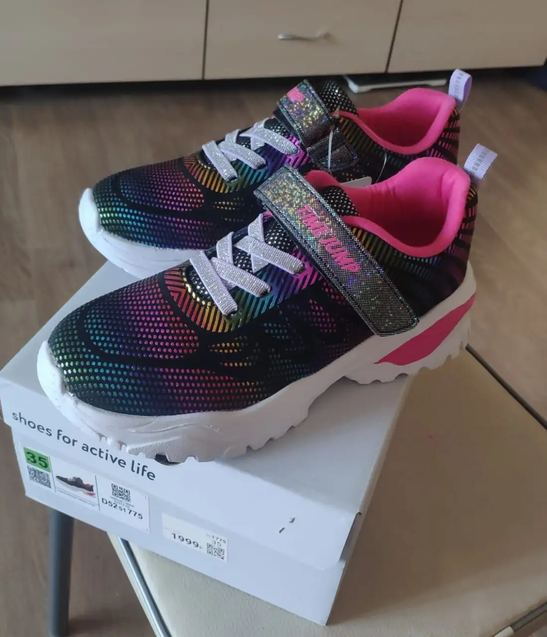 Продам новые кроссовки для девочки размер 35 - Обувь (Товары для детей) в Владивосток