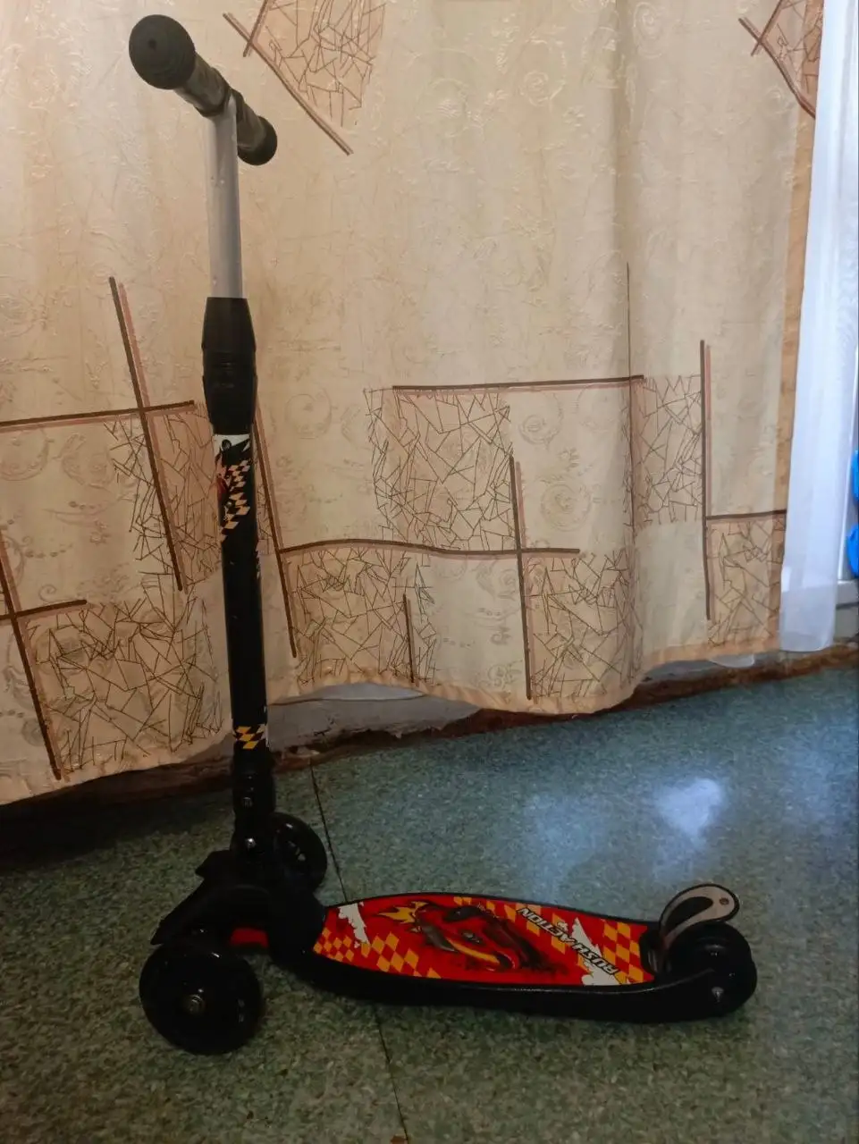 Продажа самоката в отличном состоянии - Спорт и отдых (Хобби и отдых) в Владивосток