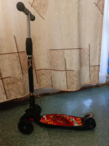 Продажа самоката в отличном состоянии - Хобби и отдых в Владивосток