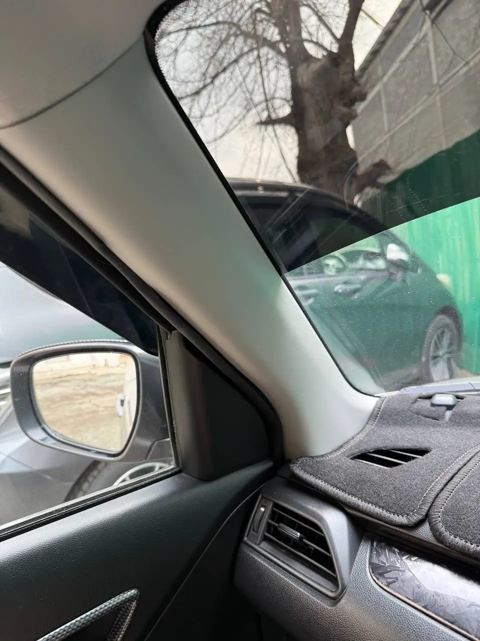 Услуги оклейки стоек алькантарой и элементов салона пленкой - Автоуслуги (Услуги) в Владивосток