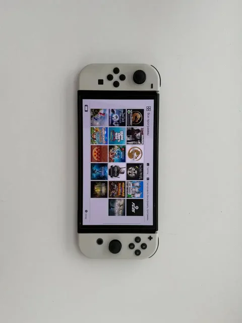 Nintendo Switch Oled с играми и джойстиком - частное объявление в Владивосток