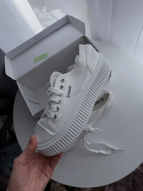 Одежда и аксессуары: пальто, корсеты, чулки, чехлы, ремешок, кеды, туфли - Женская одежда и обувь в Владивосток