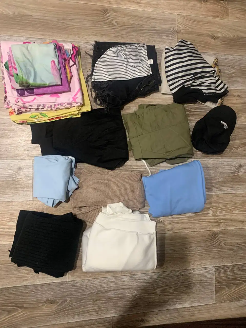 Отдам вещи за символическую плату - Женская одежда (Одежда) в Владивосток