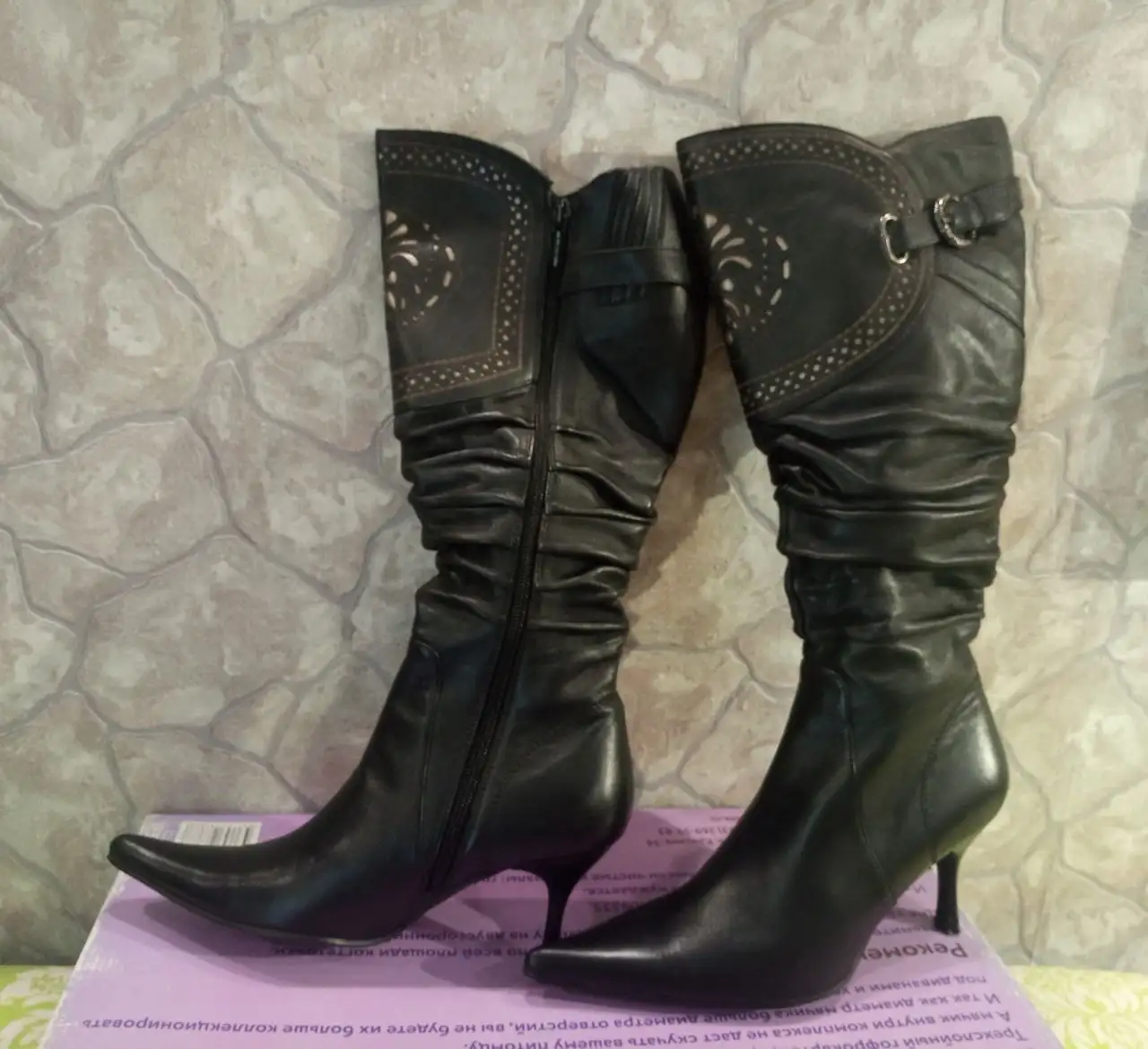 Новые кожаные сапожки и юбка в районе Ленинского ЗАГСА - Одежда в Владивосток