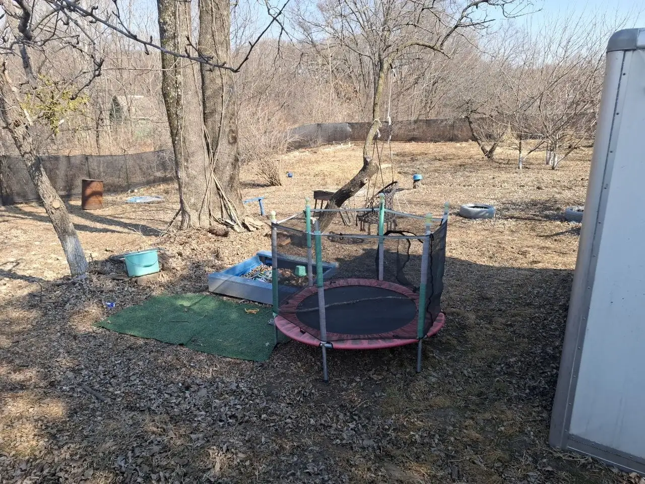 Продам ухоженный участок 6 соток с туалетом и вагончиком - Земельные участки (Недвижимость) в Владивосток