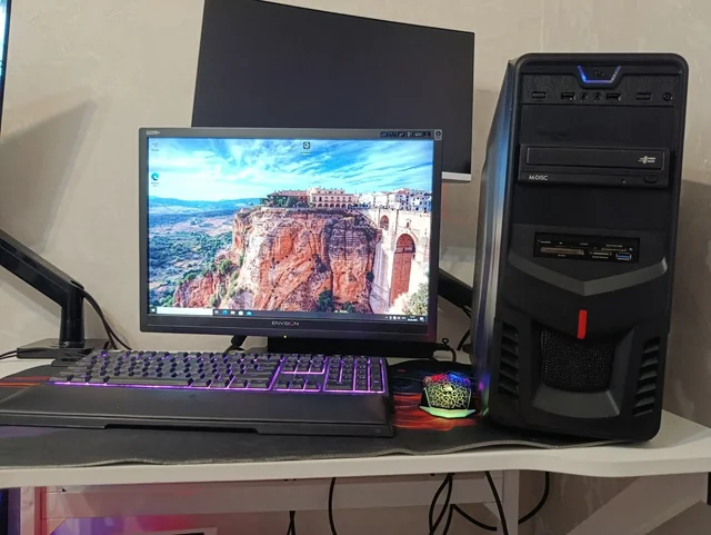 Персональный компьютер с монитором и комплектующими - Виртуальная реальность в Владивосток