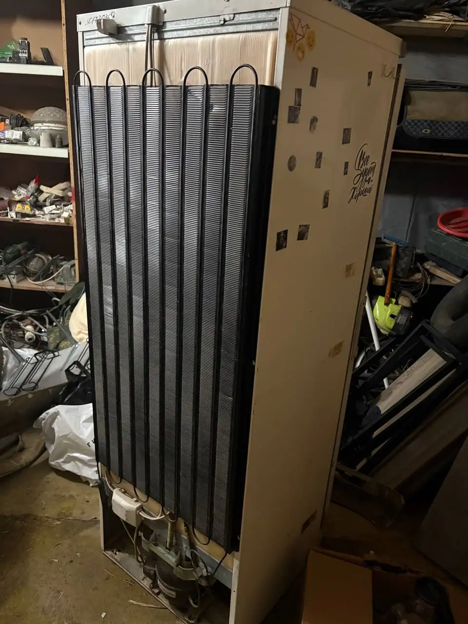 Продам холодильную витрину - Торговое оборудование (Готовый бизнес и оборудование) в Владивосток