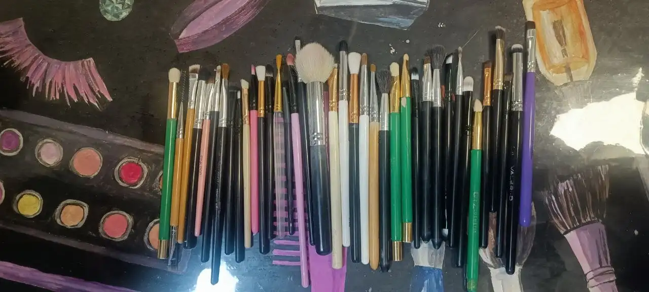 Кисти для макияжа со стеклянной вазой - Кисти для макияжа (Красота и здоровье) в Владивосток