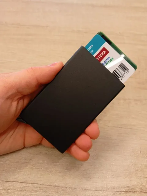 Металлический картхолдер с гравировкой - Медицинские товары в Владивосток